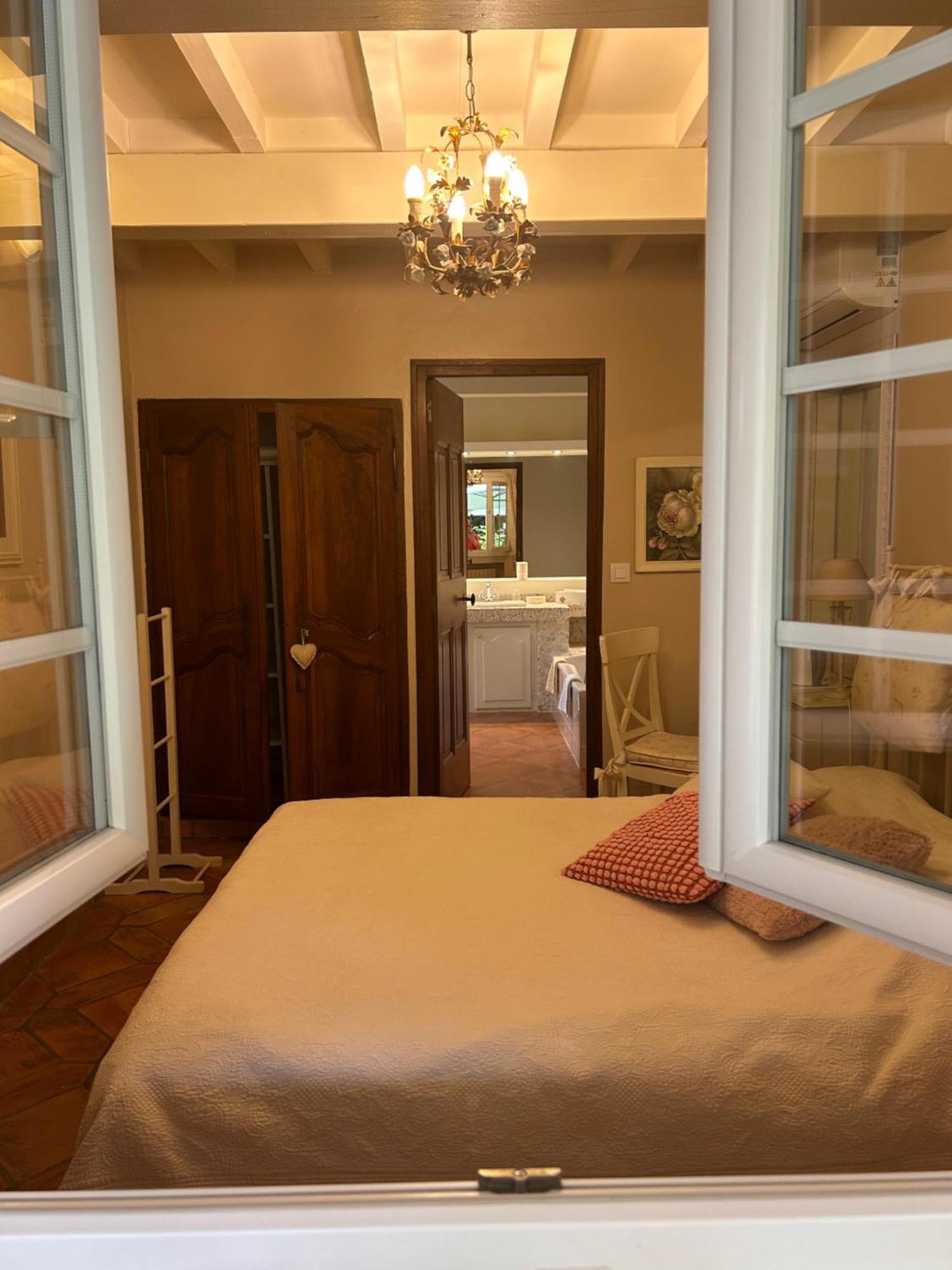 La Villa Rosalie Ventabren Bagian luar foto