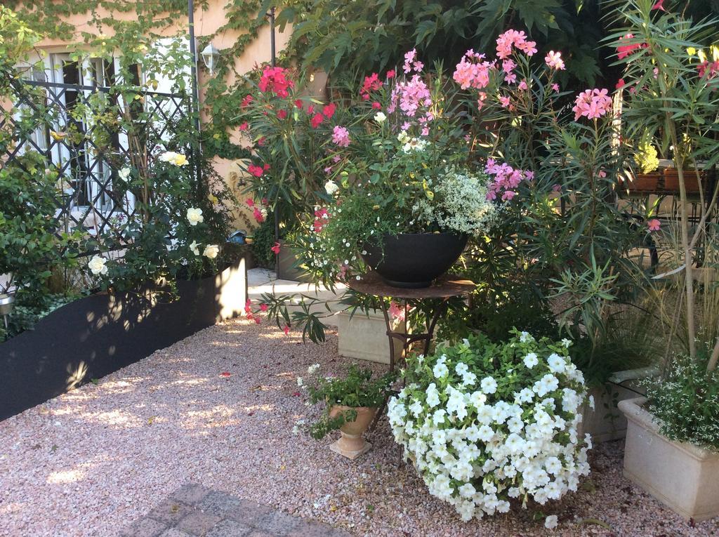 La Villa Rosalie Ventabren Bagian luar foto